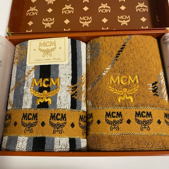 MCM face towel set - Picture 3 of 4